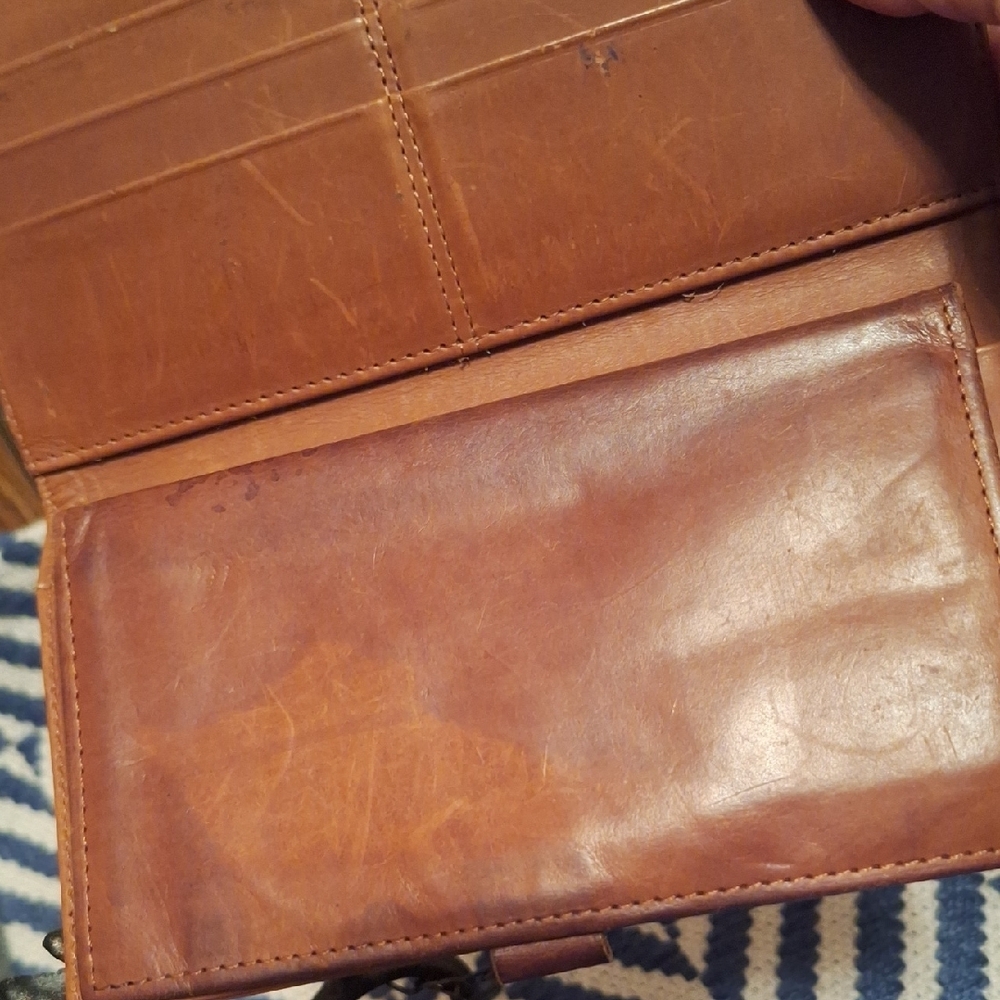 Vintage COACH Leather Wallet with Flap Closure and Smooth Finish - Picture 5 of 11